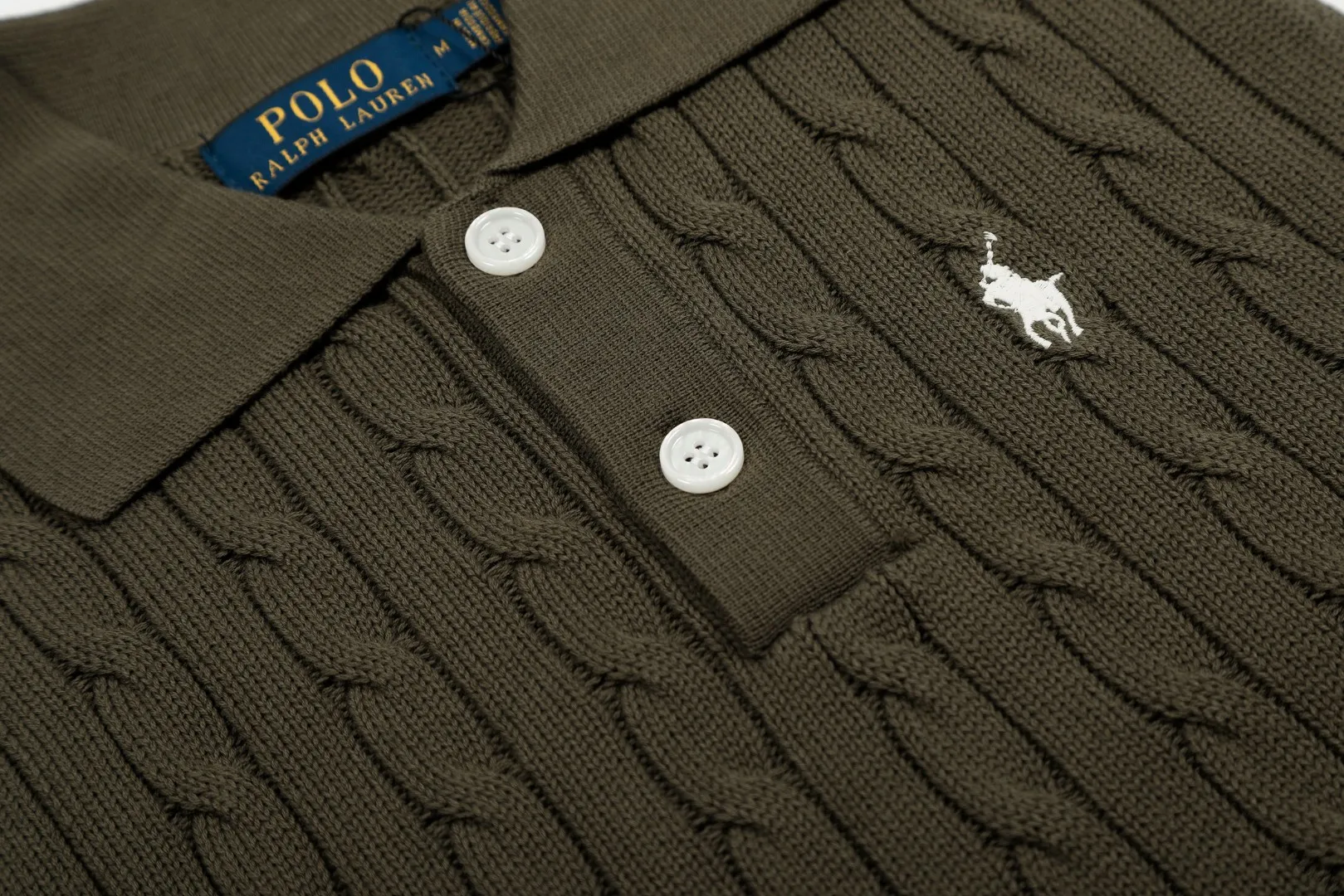 P166 💰 "Top quality" Style number: DS023# (not off the shelves all year round) [Ralph Lauren POLO lapel solid color pony embroidered logo knitted vest short sleeves] ✅Ralph Lauren Ralph Lauren classic basic versatile all-season cardigan knitted POLO vest vest short sleeves ✅Main supplier platform live broadcast Wholesale entity Replacement when out of stock Not off the shelf ✅ZP quality 1:1 version Scan the code to enter the GF website Counter quality ✅Details and quality are the only one in Guangzhou. Imported quality cotton yarn, focusing on high-end, cost-effective. Needless to say good quality. ✅Restore the original version. The maximum size can be worn up to 150 pounds. Loose, comfortable and stress-free. Olive green, denim blue, Chinese red